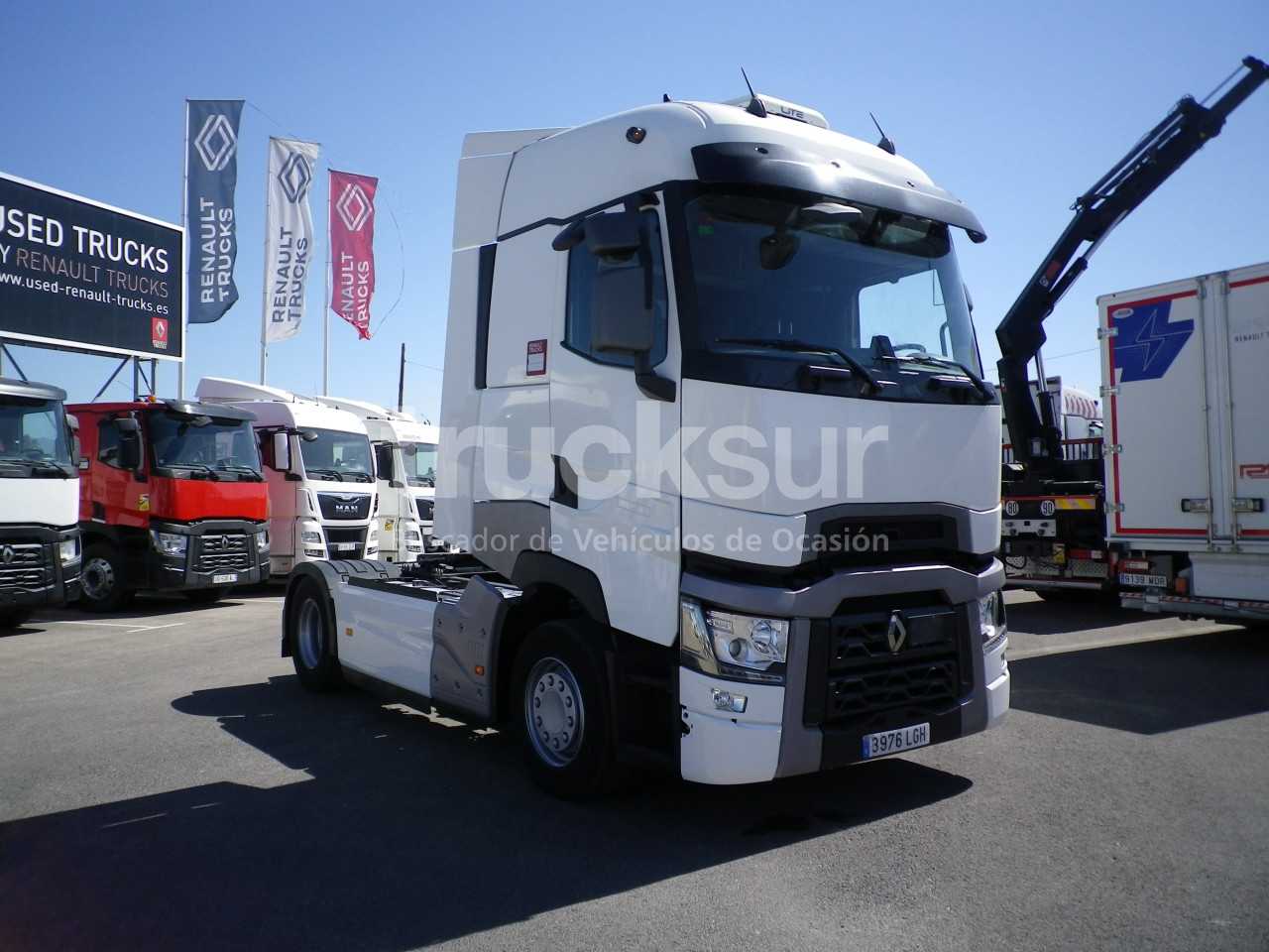 renault-t520-high-sleeper-cab-26