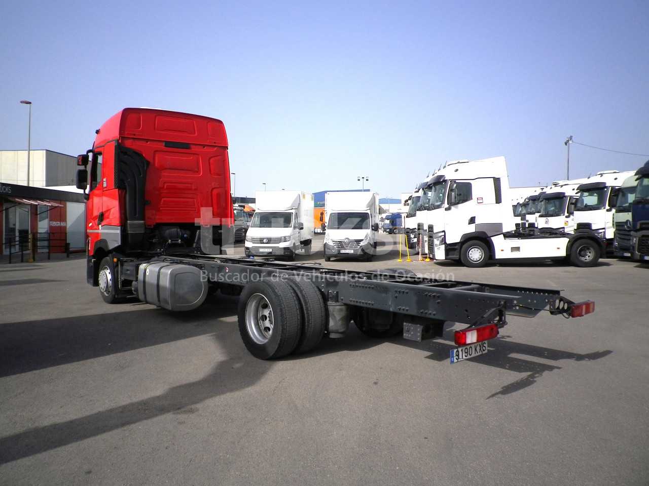 renault-t480-high-sleeper-cab-2