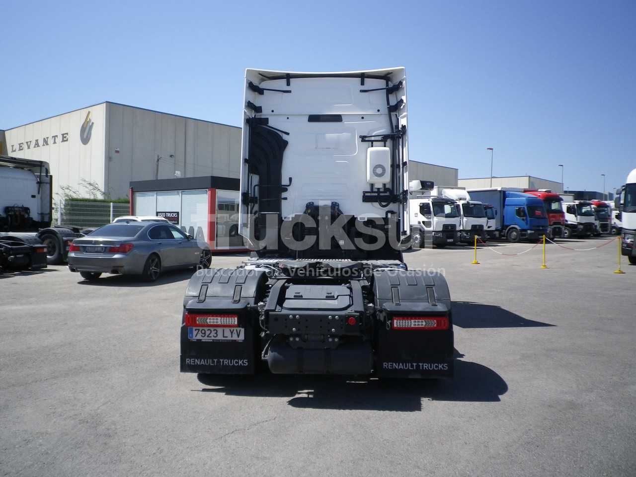renault-t520-high-sleeper-cab-58