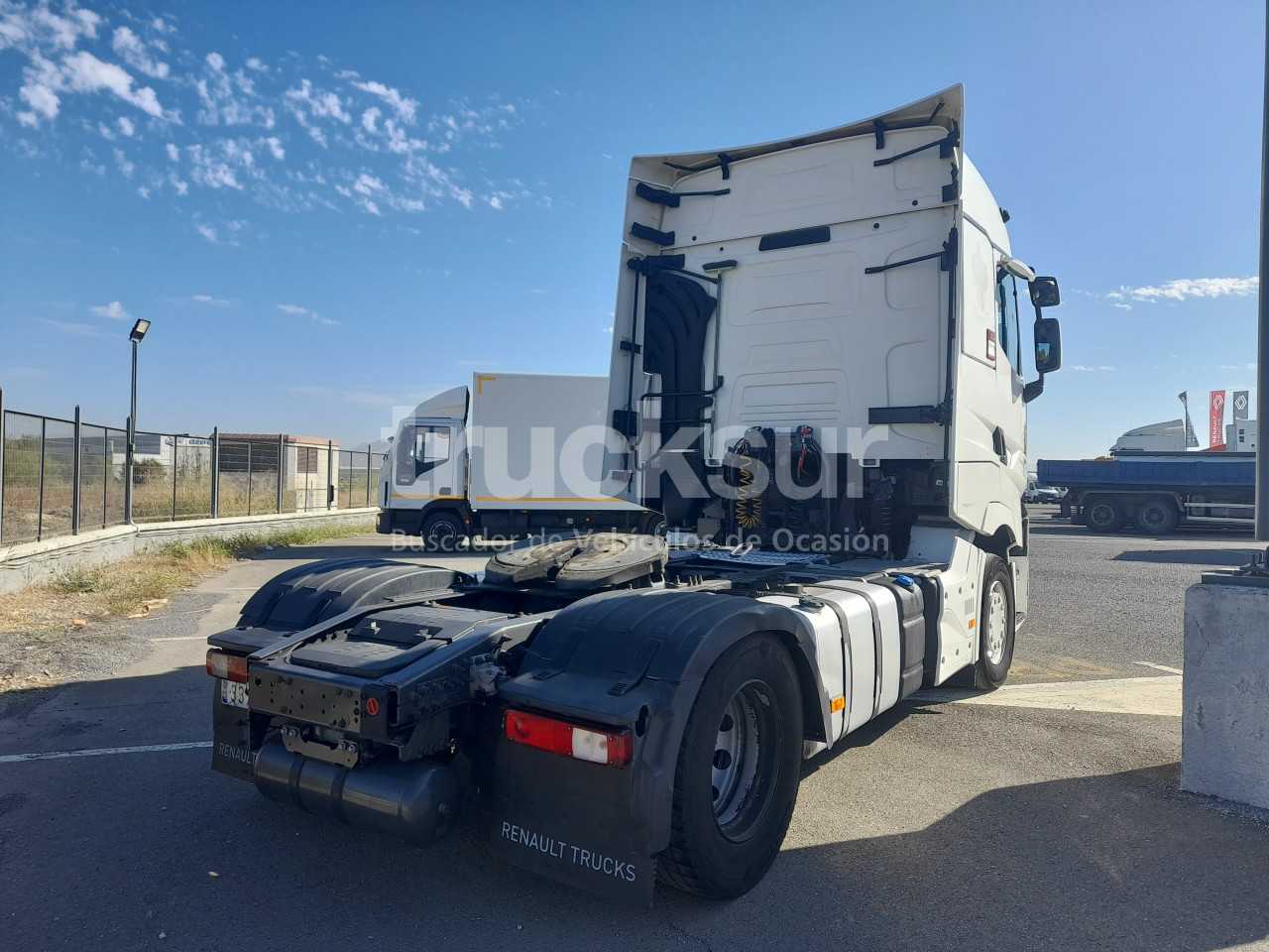 renault-t520-high-sleeper-cab-67