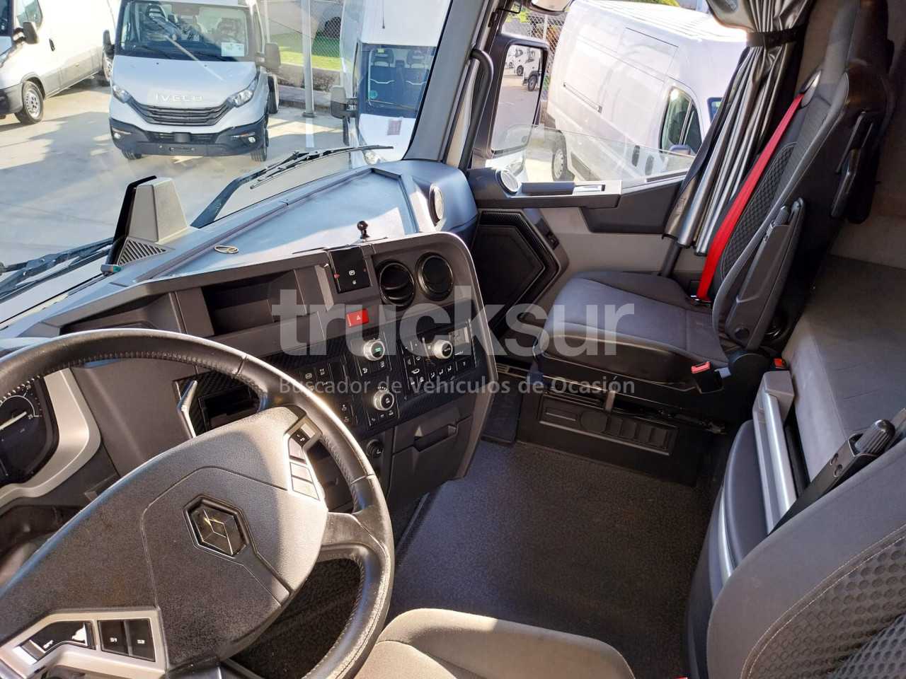 renault-t520-high-sleeper-cab-62