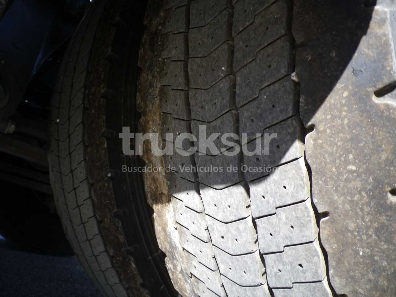 renault-t520sleeper-cab-1