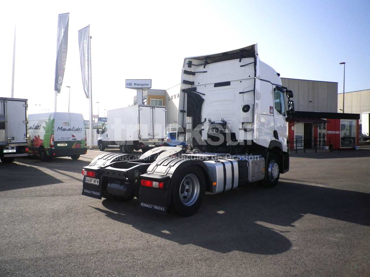 renault-t480-sleeper-cab-35