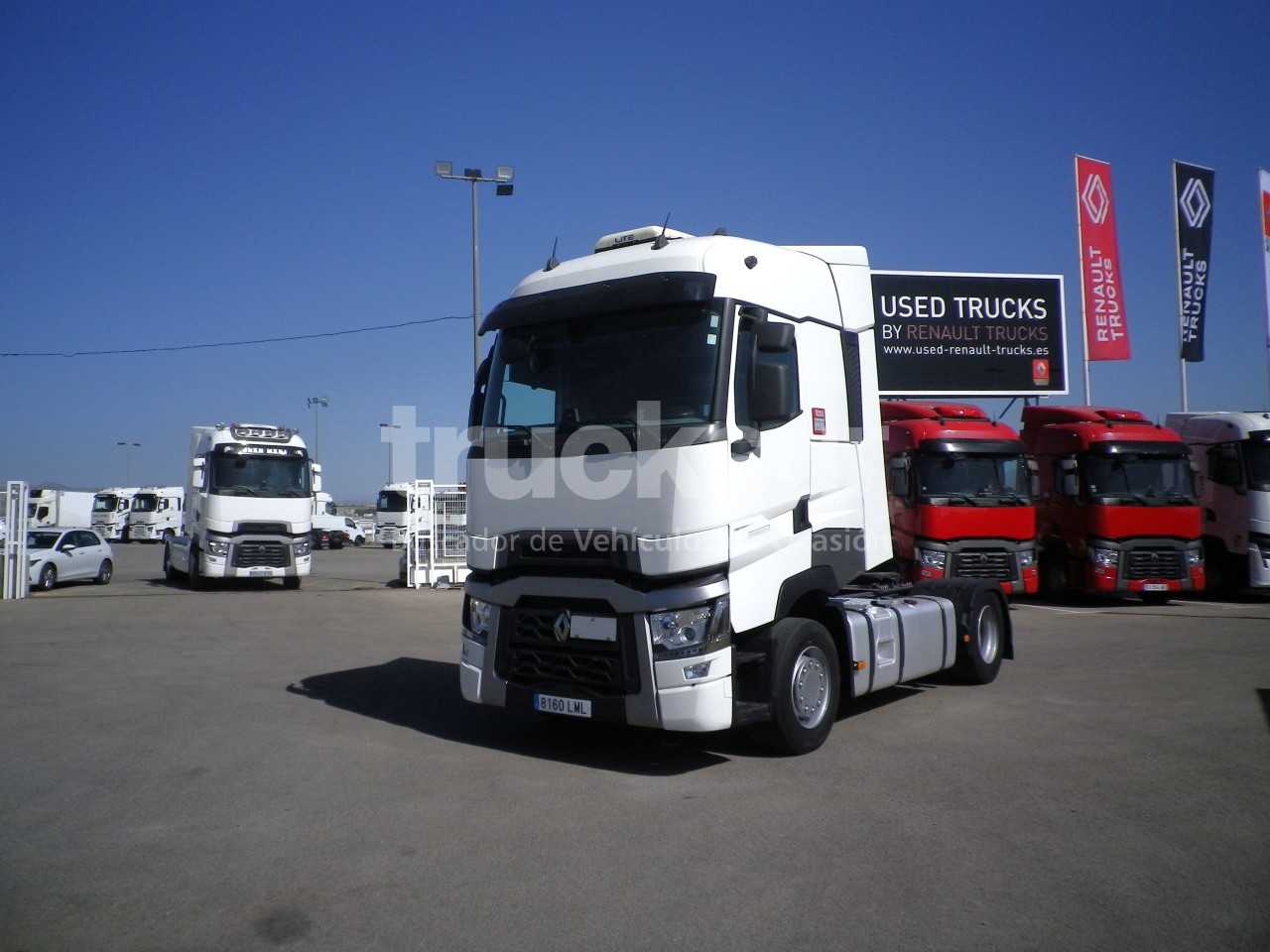 renault-t520-high-sleeper-cab-54