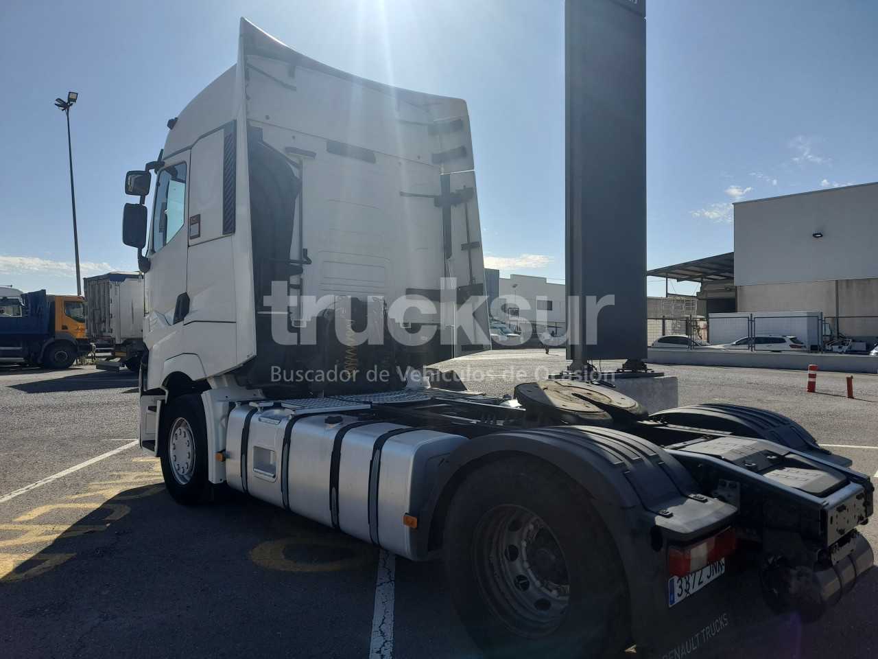 renault-t520-high-sleeper-cab-67
