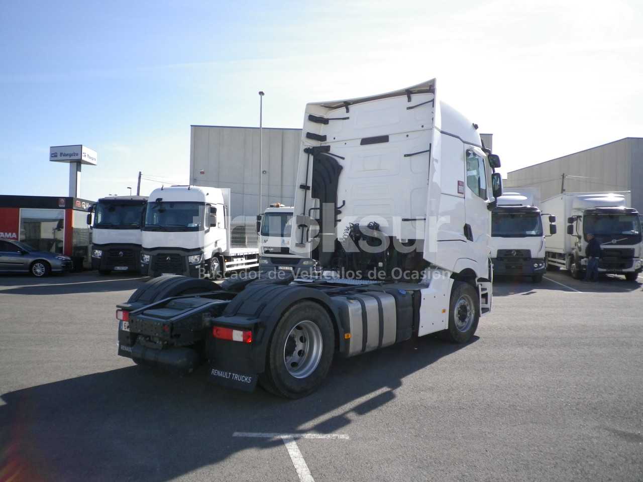 renault-t520-high-sleeper-cab-6