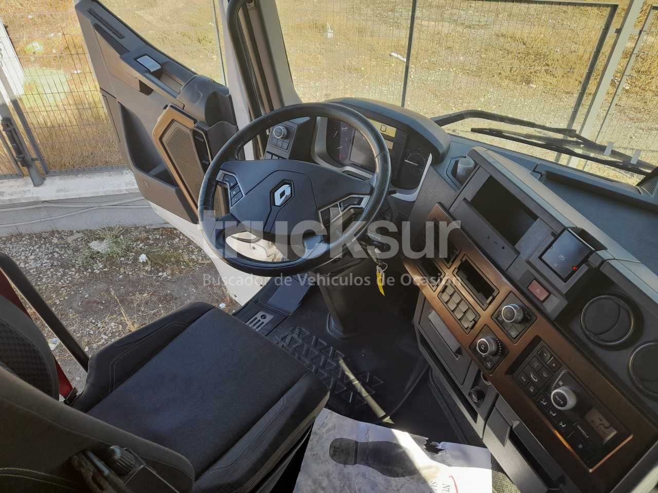 renault-t520-high-sleeper-cab-67
