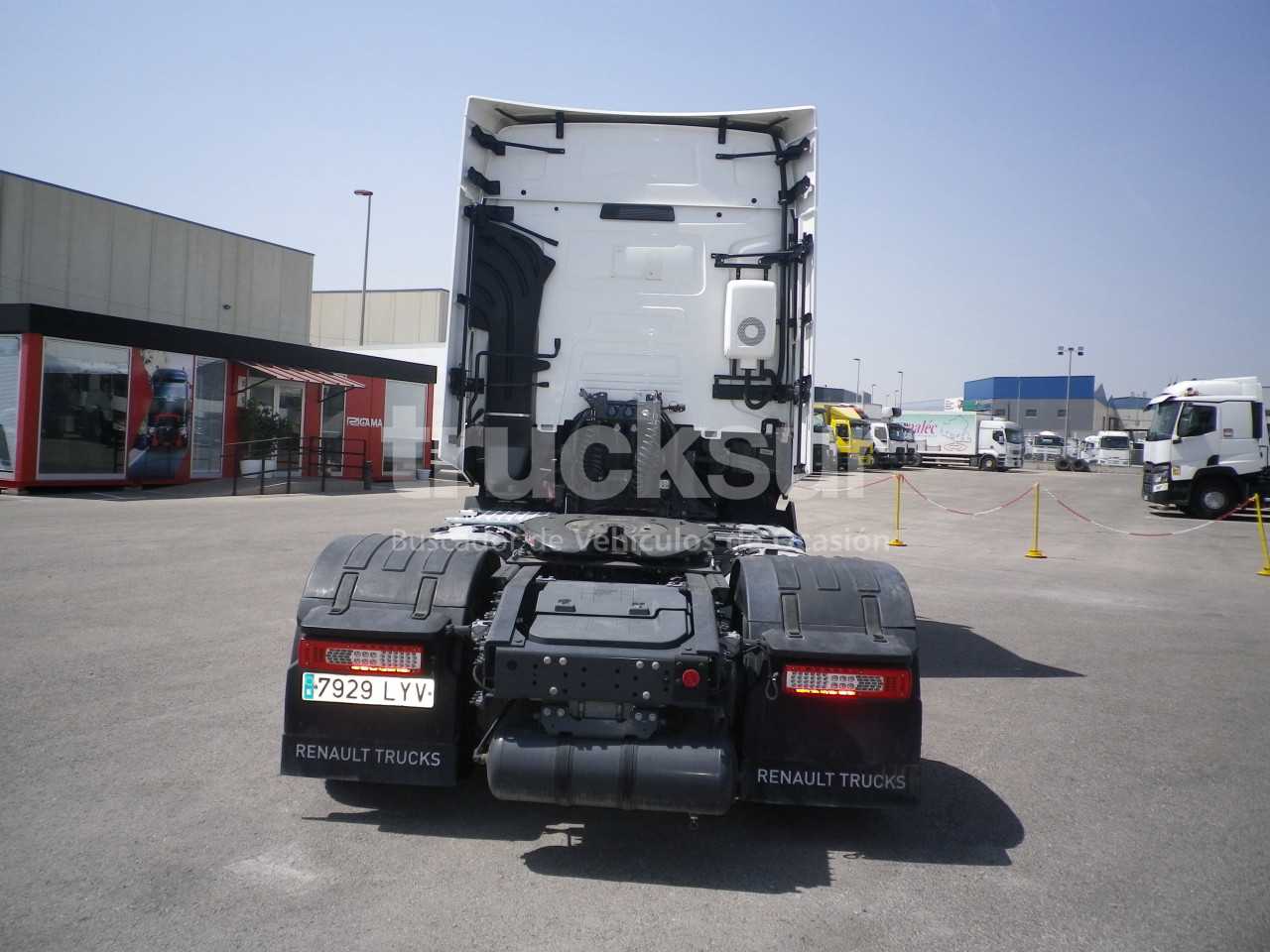renault-t520-high-sleeper-cab-61
