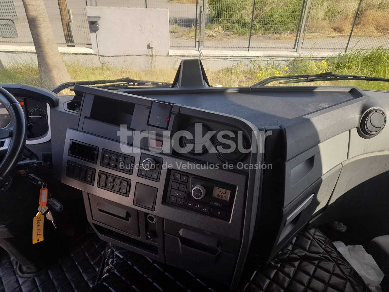 renault-t480-sleeper-cab-33