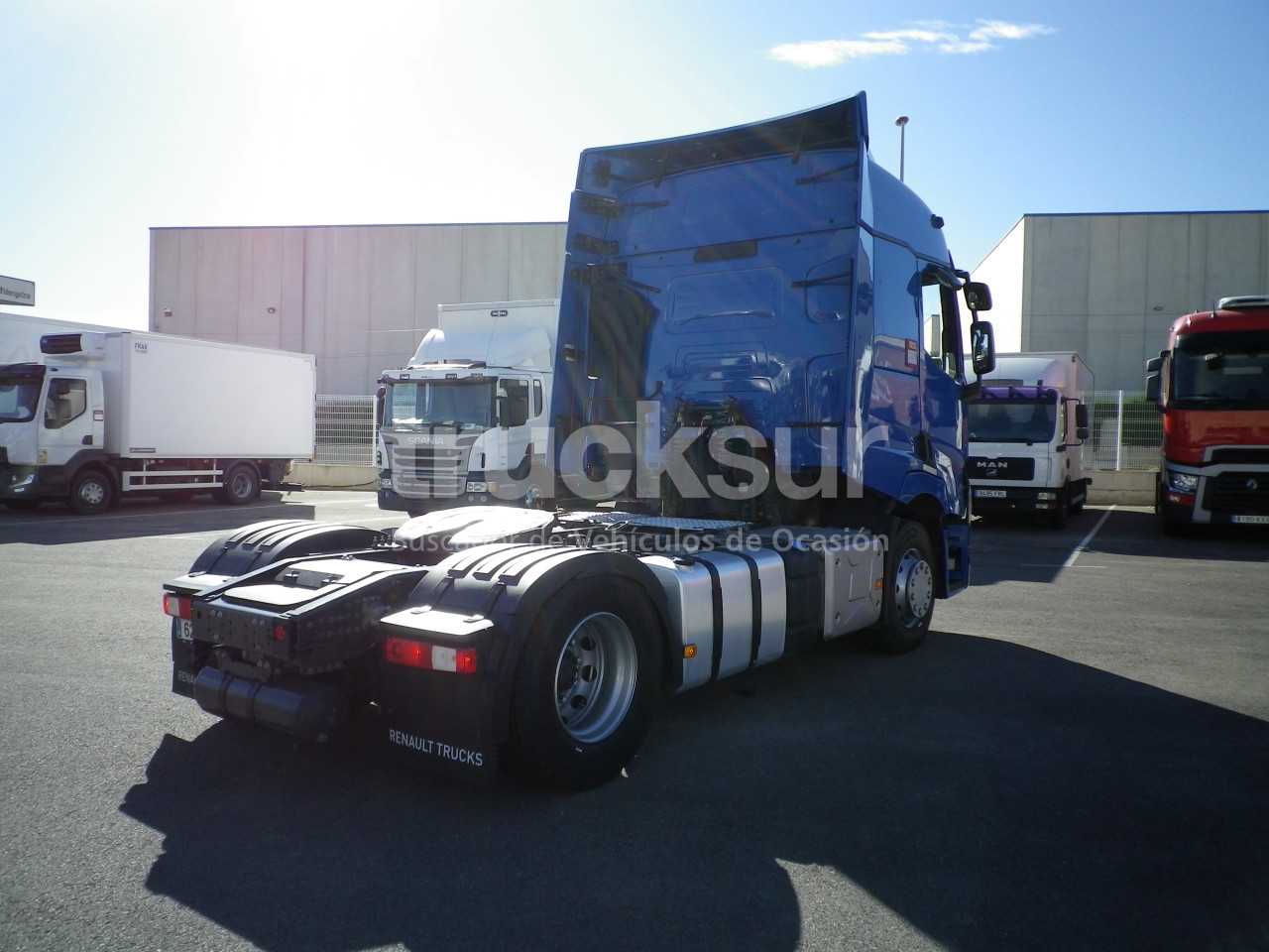 renault-t520-sleeper-cab-16