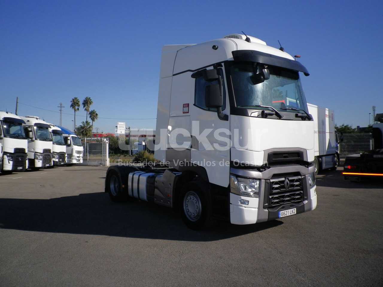 renault-t520-high-sleeper-cab-40