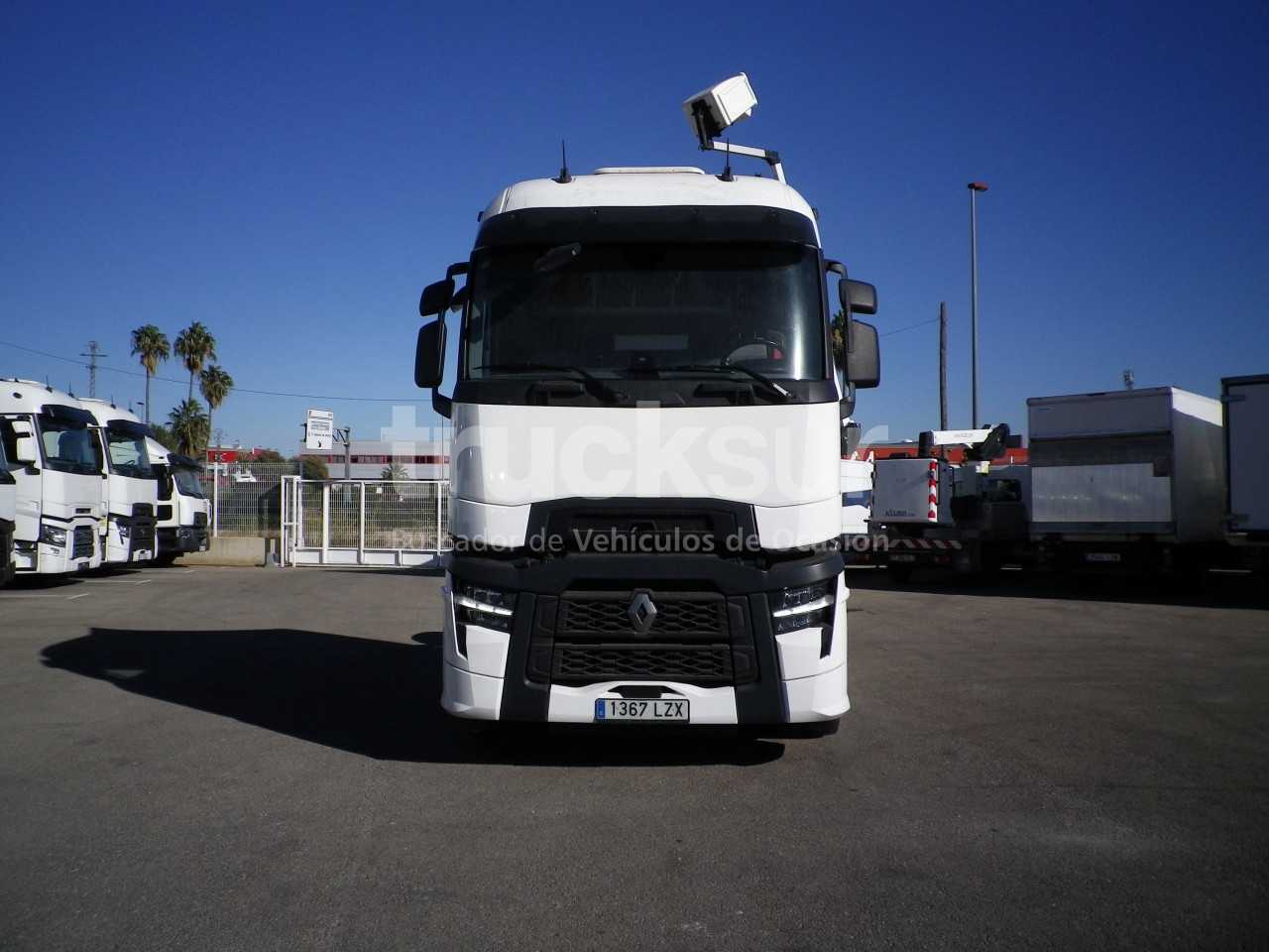 renault-t520-high-sleeper-cab-adr-2