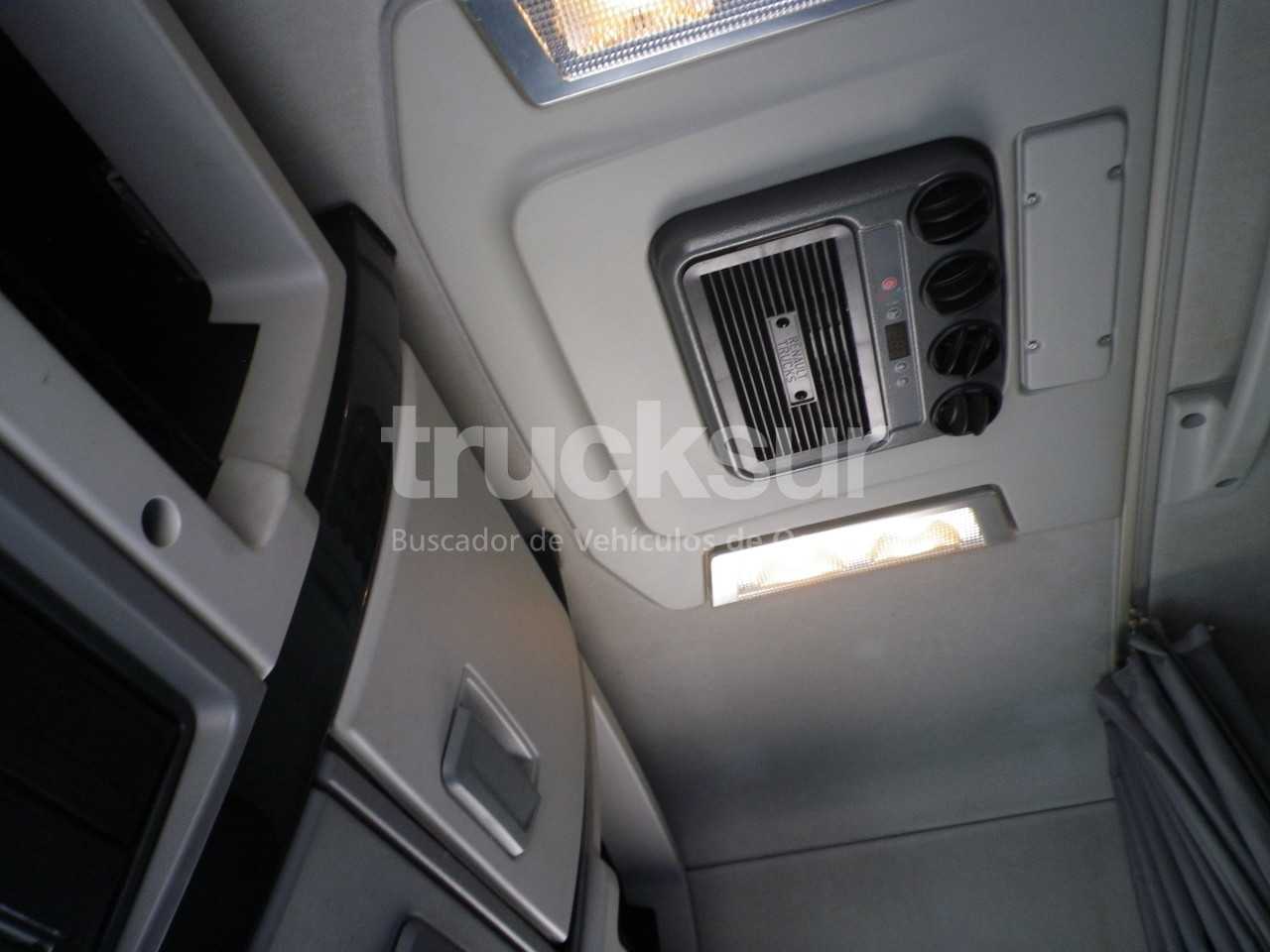 renault-t440-sleeper-cab-2